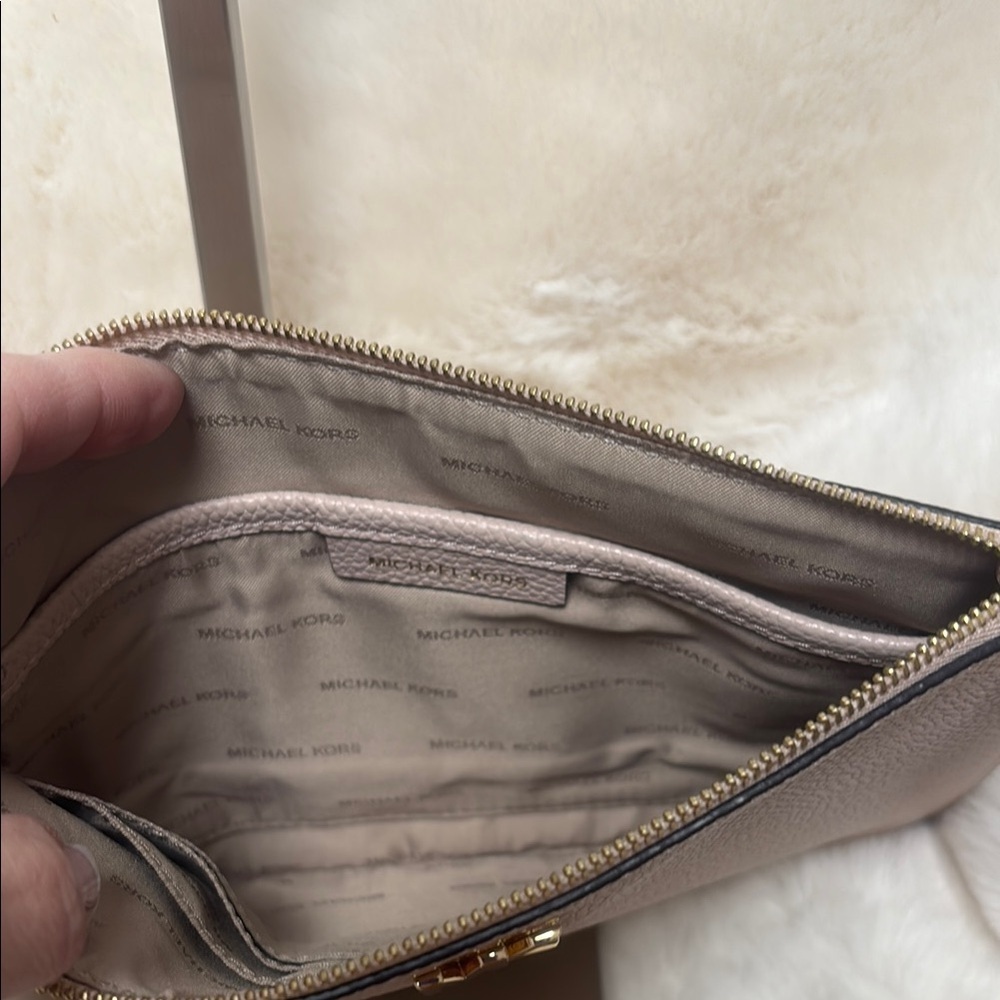 Michael Kors Dusty Rose Clutch with Gold Logo and Wrist Strap - Picture 7 of 9